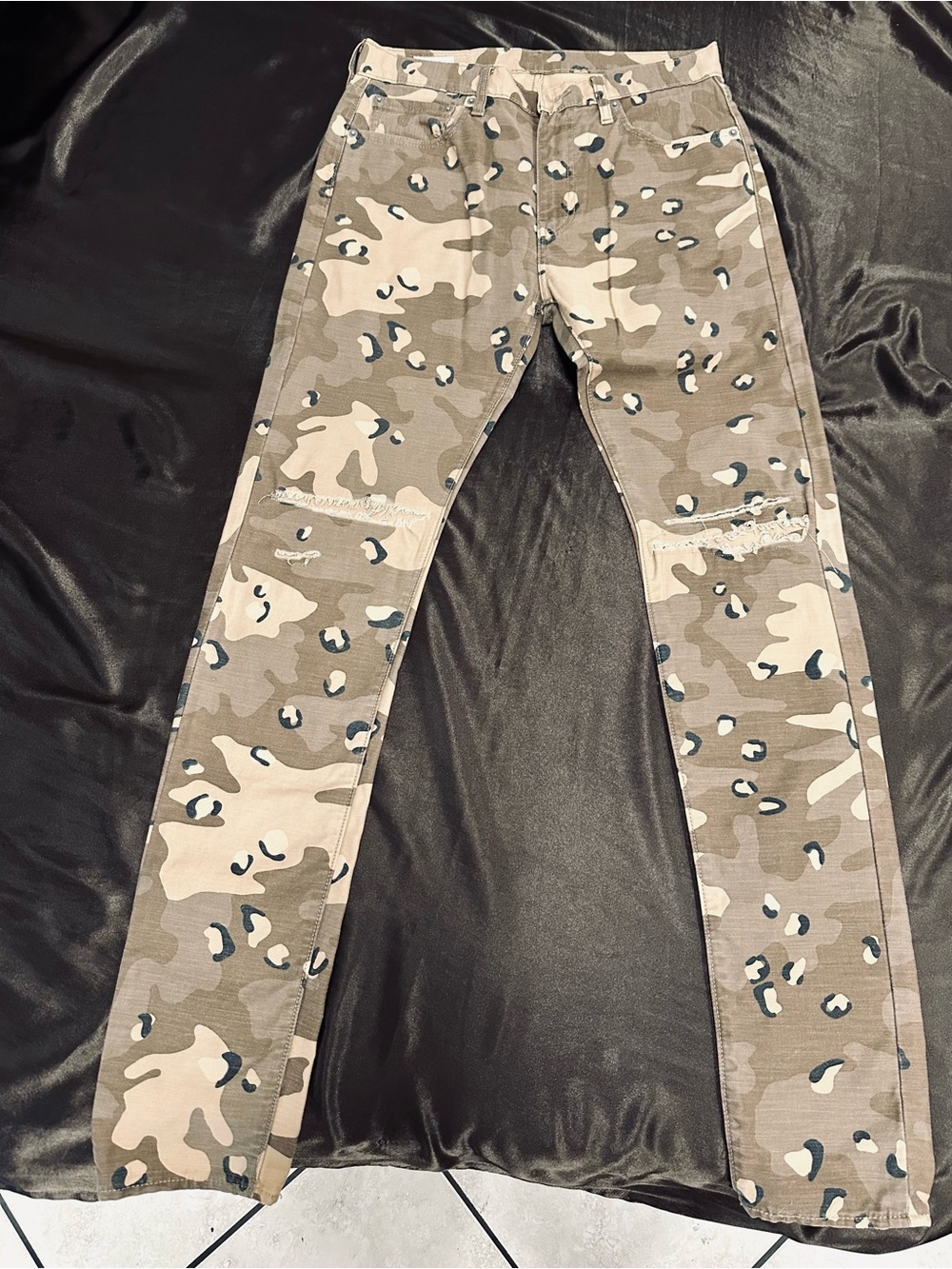 Classic Levi's Low Rise Biker Camo Distressed Chinos - Beige & Olive Size 32x36